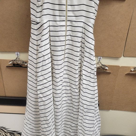 Dress - Picture 1 of 3